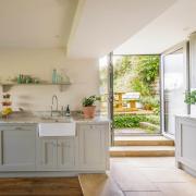 The kitchen units were handmade by Woodchester Cabinet Makers and hand-painted in a RAL version of Farrow & Ball’s Hardwick White. An old door and window
were converted into double-glass doors