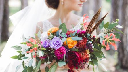 7 popular wedding flowers and their hidden meanings